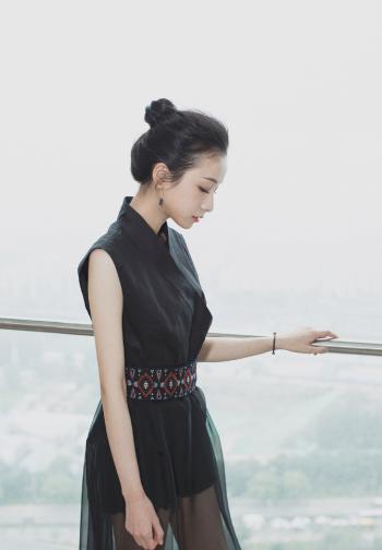 高清中国内地女演员美女姜梓新清新俏丽时尚写真图片第5张