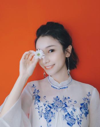 高清中国内地女演员美女姜梓新休闲率性写真图片第5张