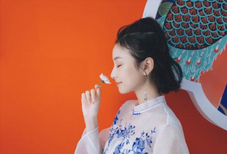 高清中国内地女演员美女姜梓新休闲率性写真图片第6张