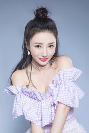 柳岩图片 _ 第(1)张