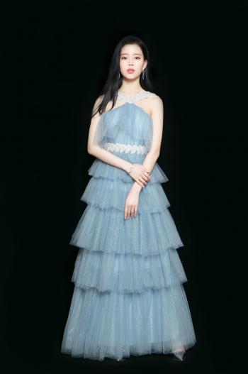 中国内地广东省深圳女演员温心湖蓝长裙优雅气质写真图片第0张