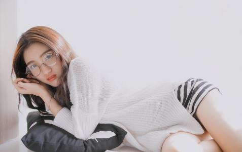 高清中国内地影视河北省石家庄女演员周冬雨青春靓丽写真高清手机壁纸第2张