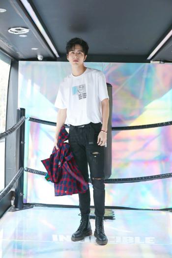 高清男星罗正白色衬衫简洁帅气写真图片第3张