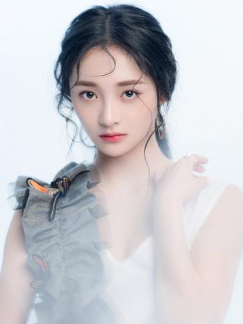 高清上海奉贤美女周洁琼甜美浪漫写真桌面壁纸第0张