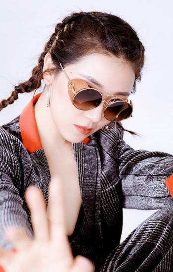 中国内地辽宁省沈阳女演员菅纫姿秋冬养眼时尚写真图片第2张