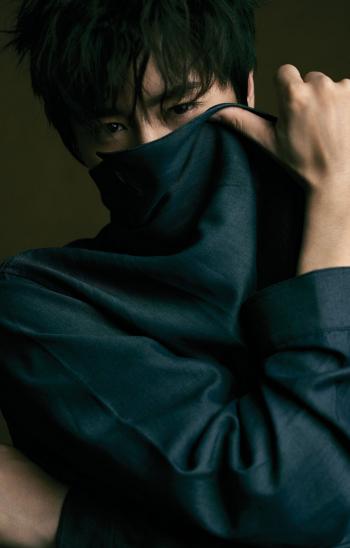 大陆北京人艺男演员杨玏儒雅帅气西装写真图片第4张