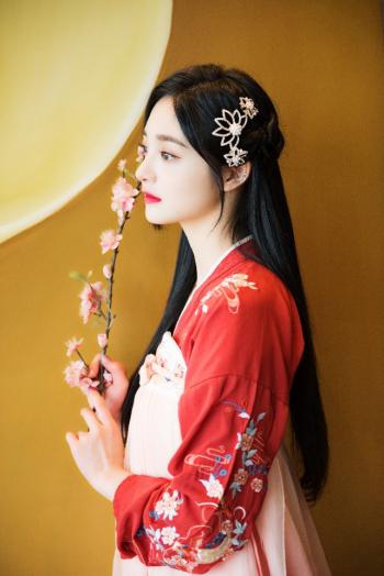 美女周洁图片 _ 第(1)张