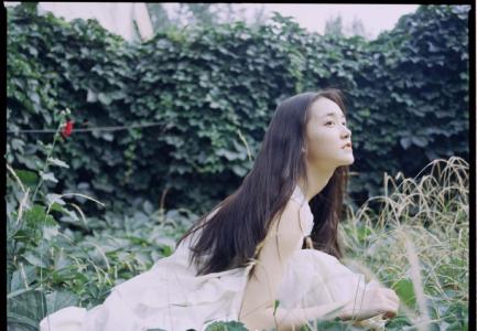 蒋依依仙气白裙清纯高清桌面壁纸第5张