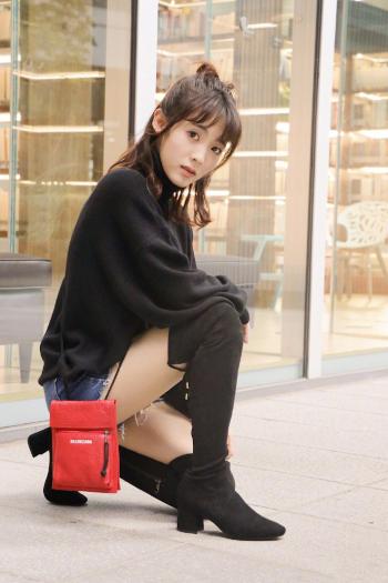 高清中国内地北京朝阳女演员邢菲妩媚动人写真桌面壁纸第0张