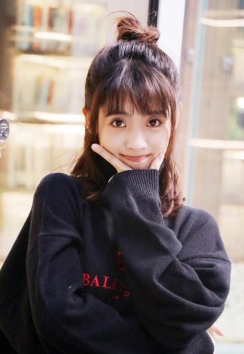 高清中国内地北京朝阳女演员邢菲妩媚动人写真桌面壁纸第1张