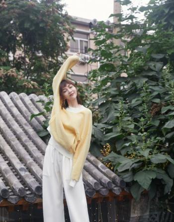 中国内地上海市长宁女演员气质美女潘之琳妩媚奔放车内性感美女写真图片第2张