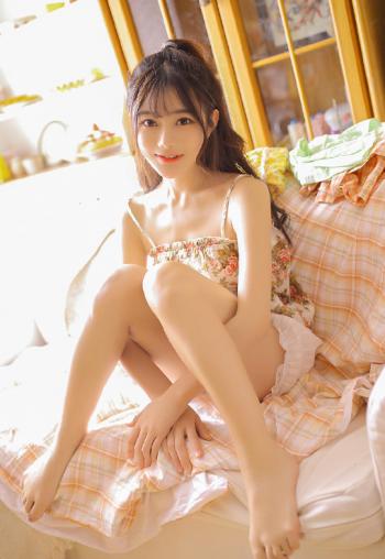 美女热裤图片 _ 第(1)张