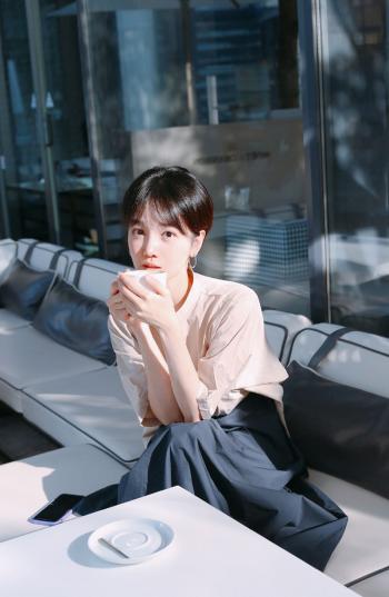 内地吉林女演员陈小纭珍珠黑丝绒裙日历壁纸第0张