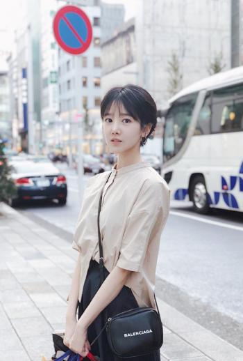 内地吉林女演员陈小纭珍珠黑丝绒裙日历壁纸第2张