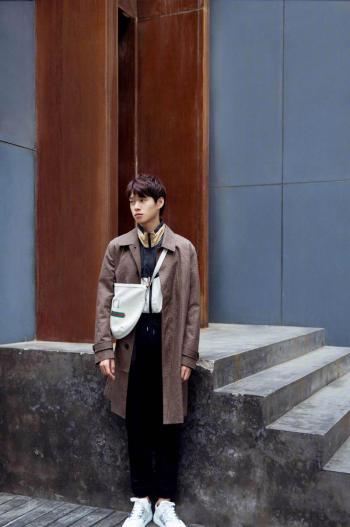 魏大勋帅气暖男时尚写真大片第0张