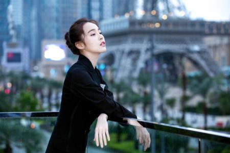 高清吉林省辽源女明星张佳宁百变时尚高清桌面壁纸第1张