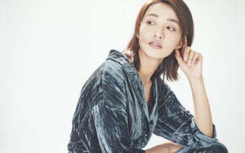 中国内地河北女演员冯文娟击剑服帅气性感图片第2张