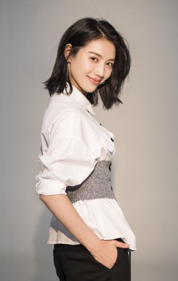 中国内地浙江临安女演员董琦性感典雅黑裙写真图片第0张