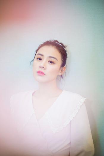 主持人李湘写真图片:清新淡雅宛若仙子第2张
