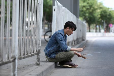 黄轩复古绅士范时尚杂志写真大片第0张