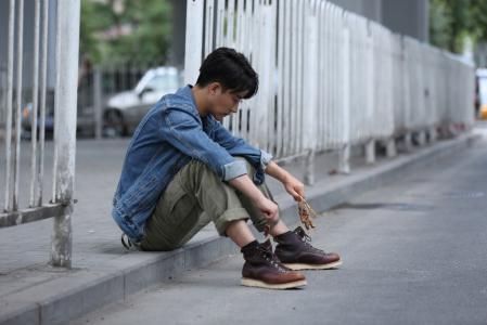 黄轩复古绅士范时尚杂志写真大片第2张