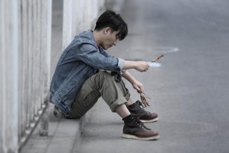 黄轩复古绅士范时尚杂志写真大片第3张