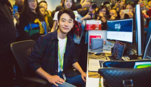 黄轩图片 黄轩深色西服儒雅帅气图片第3张