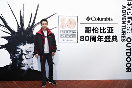 黄轩图片 黄轩深色西服儒雅帅气图片第0张