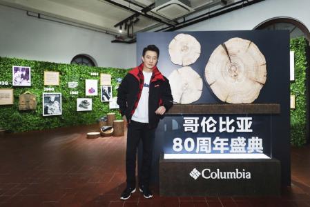 黄轩图片 黄轩深色西服儒雅帅气图片第2张