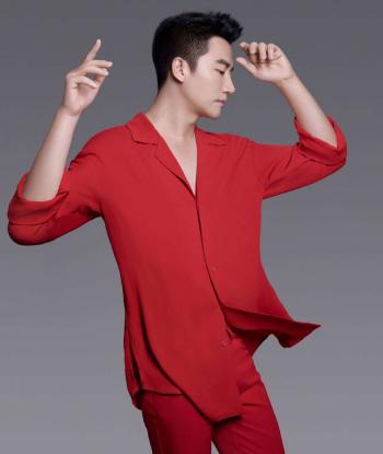 黄轩图片 黄轩深色西服儒雅帅气图片第0张