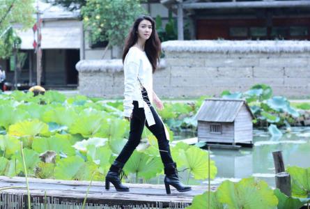 薛凯琪秋冬户外性感妩媚写真图片第4张