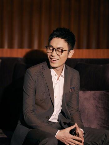 中国大陆江苏省盐城男演员朱亚文微博电影之夜西装图片第2张