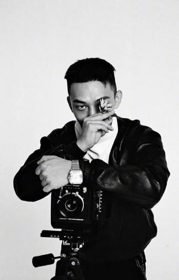韩国大邱男演员刘亚仁酷帅撩人时尚写真大片第0张