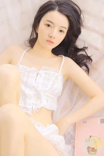 中国北京当代95后女演员小哪吒宋祖儿时尚清新写真桌面壁纸第3张