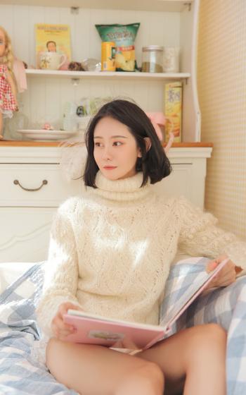 演员何花小清新写真  学生妹清新装扮第2张