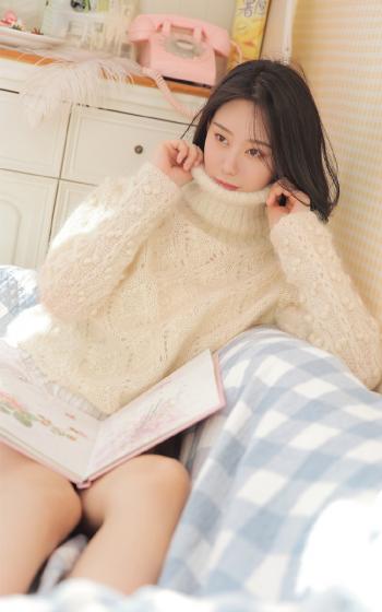 演员何花小清新写真  学生妹清新装扮第3张