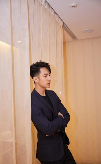 吴尊图片 吴尊西服造型魅力杂志写真第2张