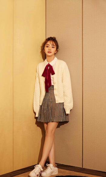 中国内地四川泸州影视女演员可爱女星谭松韵清纯静美写真第1张