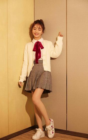 中国内地四川泸州影视女演员可爱女星谭松韵清纯静美写真第2张
