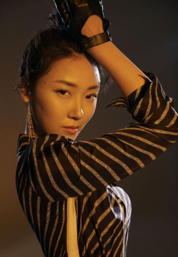 中国内地辽宁省沈阳女演员菅纫姿秋冬养眼时尚写真图片第3张