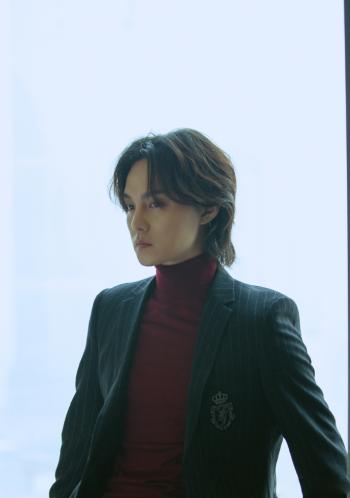 尹正帅气儒雅写真图片第3张