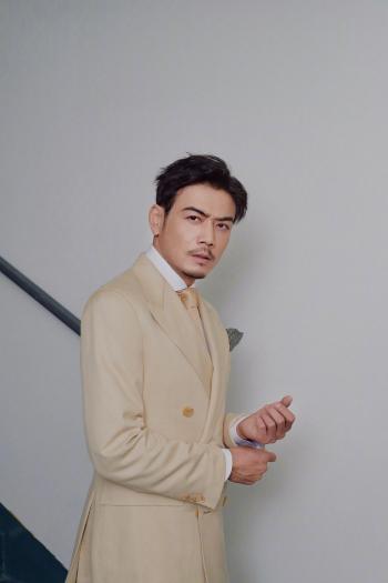 杨烁图片  杨烁与宠物狗写真图片第2张