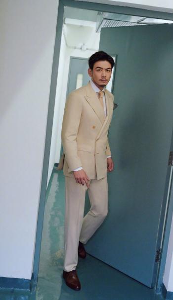 杨烁图片  杨烁与宠物狗写真图片第3张