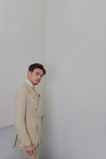 杨烁图片  杨烁与宠物狗写真图片第4张