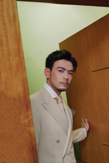 杨烁图片  杨烁与宠物狗写真图片第6张