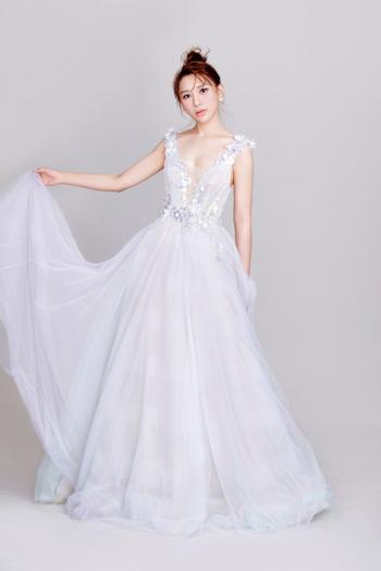 花儿与少年李菲儿青春派时尚写真手机壁纸第4张