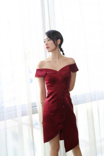 中国内地云南昆明女演员童瑶时尚写真电脑宽屏壁纸第2张