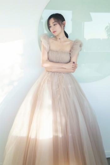 高清中国内地影视湖北省襄阳女演员袁姗姗时尚养眼写真桌面壁纸第0张