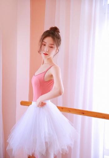 艺校美女模特舞蹈服装性感诱惑写真第2张