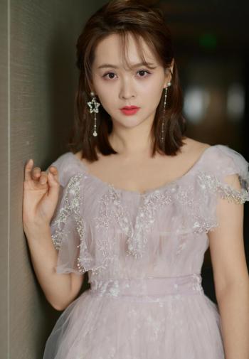 邓莎吊带白裙灵动俏皮写真图片  邓莎图片第5张